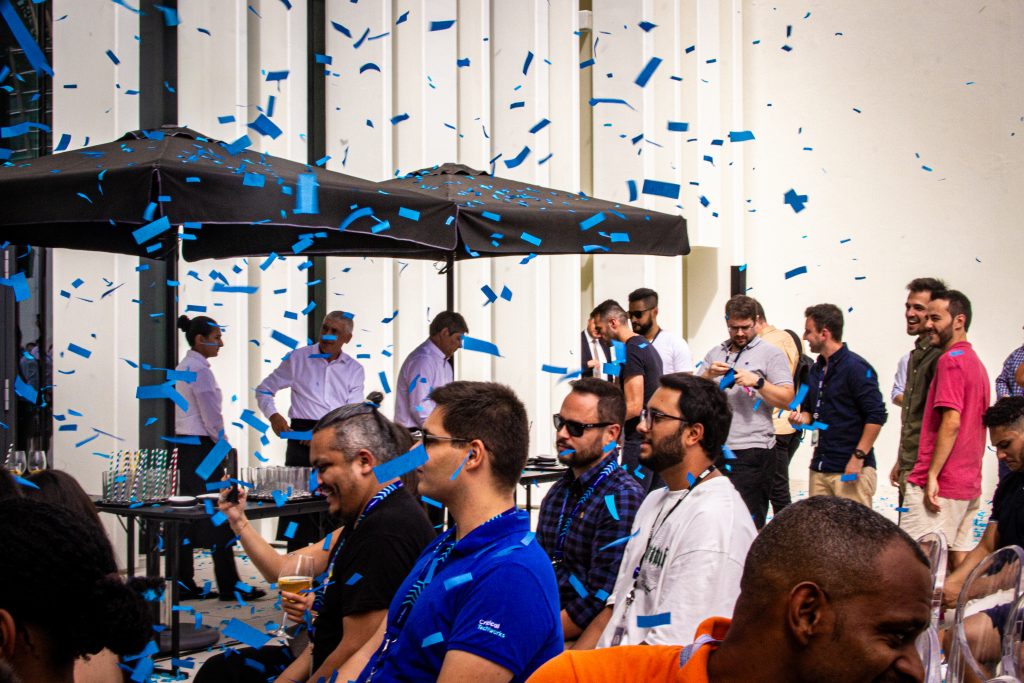 Momento simbólico de inauguração em evento oficial com entidades