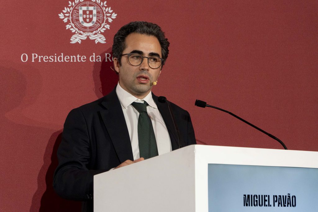 miguel pavão, Bastonário da Ordem dos Médicos Dentistas (OMD), a discursar em conferência da Entidade Reguladora da saúde