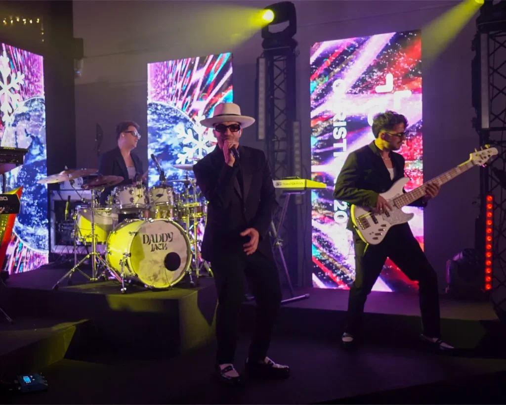 Banda Daddy Jack concerto em evento corporativo jantar de natal de empresa. Música eventos. Animação eventos.